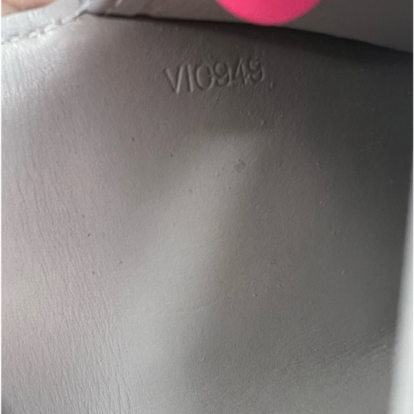 Authentic Louis Vuitton Monogram Vernis 
Walker Crossbody - Picture 7 of 8